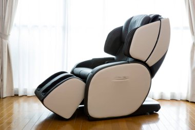 modern masaj koltuğu evdeki odada