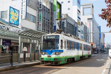 Klasik tasarım ilkeleri, modern yapılarda Japon caddesinde güzel bir şekilde belirtilmiştir.