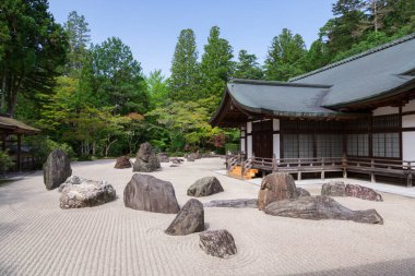 Banryu-tei 'nin güzel Japon Rock Garden manzarası. Kongobu-ji, Wakayama, Japonya 'daki Koyasan tapınağında yer almaktadır.