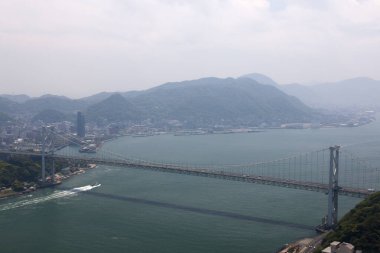 Kanmon Köprüsü 'nün hava manzarası, Shimonoseki şehri, Yamaguchi, Japonya