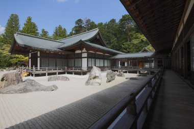 Banryu-tei 'nin güzel Japon Rock Garden manzarası. Kongobu-ji, Wakayama, Japonya 'daki Koyasan tapınağında yer almaktadır.
