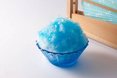 Arka planda soğuk buzlu dondurma, yakın çekim.