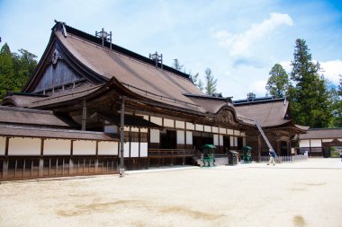 Kongbu-ji Manastırı, Japonya 'nın Wakayama bölgesindeki Koya Dağı' nda yer almaktadır..