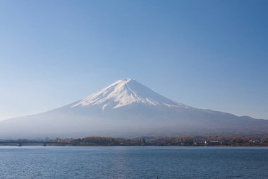 Japonya 'daki ünlü Fuji dağının manzaralı görüntüsü