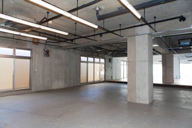 Boş deponun içi, inşaat alanı.