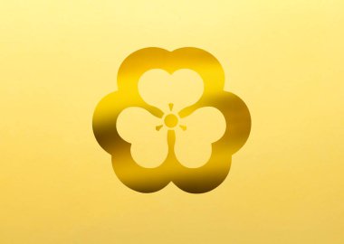 Sarı arka planda altın bitki logosu. Çiçek temalı rozet