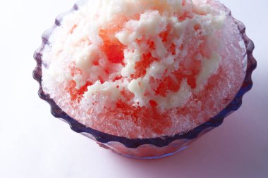 Arka planda soğuk buzlu dondurma, yakın çekim.