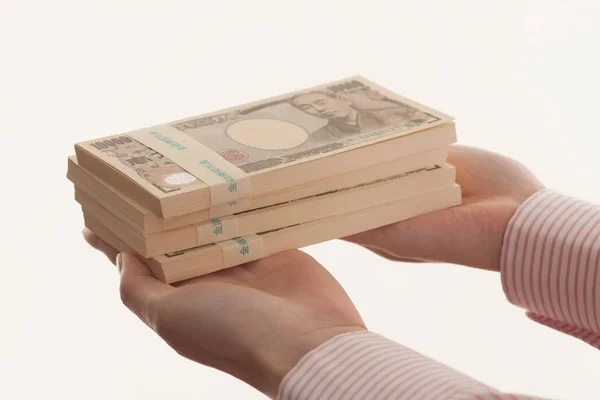 Żeńskie Dłonie Trzymające Japońskie Pieniądze Banknoty Jenowe Odizolowane Białym Tle — Zdjęcie stockowe