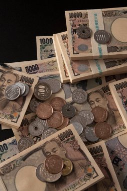 Japon para birimi, Yen banknotları yığını, finansal geçmiş 