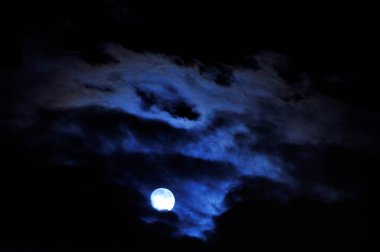 Dolunaylı güzel gece gökyüzü