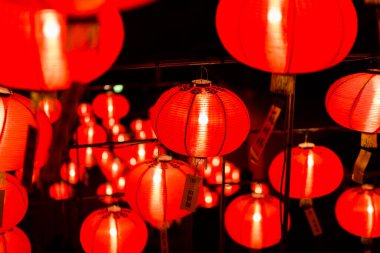 geceleri kırmızı kağıt fener