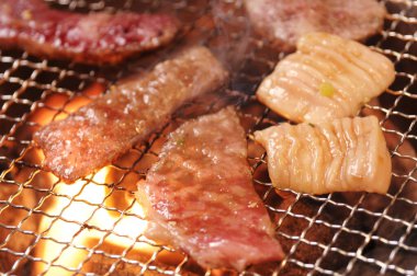 Japon usulü ızgara et ve sıcak barbekü.