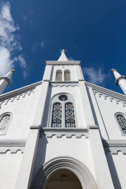 Japonya Nagasaki 'deki Nakamachi Katolik Kilisesi' nin beyaz yüzü.
