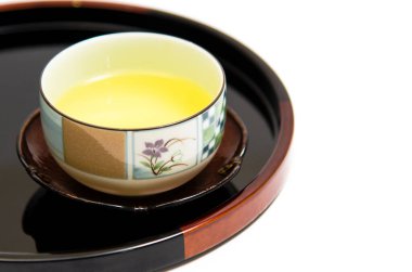 yakın plan - beyaz arkaplanda bir fincan çay