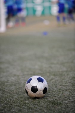 bir alandan bir futbol topu  