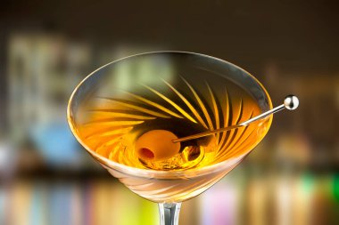 Barda zeytinli kokteyl, yakın çekim.