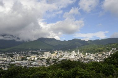 Köyün dağlarında havadan görünümü