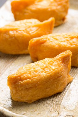 Bir tabak lezzetli kızartma fırını. Asya yemekleri