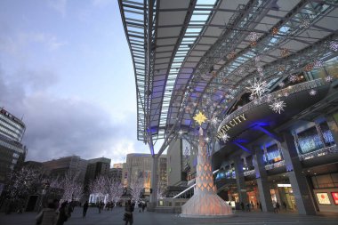 Hakata İstasyonu, Japonya 'da güzel aydınlatmalar