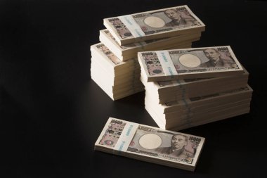 Japon para birimi, Yen banknotları yığını, finansal geçmiş 