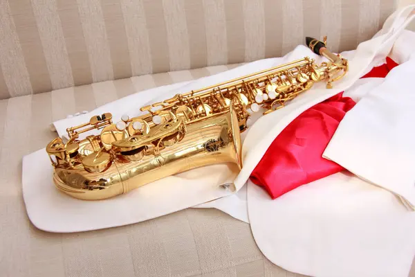 Крупный План Саксофона Светлом Фоне Музыкальный Инструмент — стоковое фото