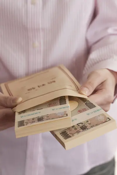 Mains Féminines Tenant Argent Japonais Billets Yen — Photo