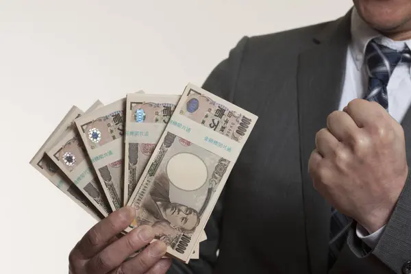 Мужская Рука Держит Японские Деньги Иены Банкноты — стоковое фото