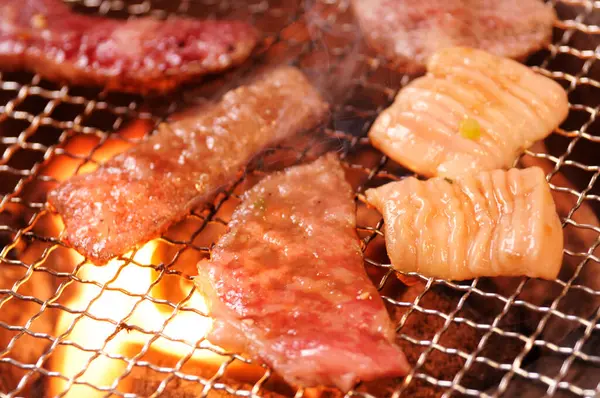 Japon usulü ızgara et ve sıcak barbekü.