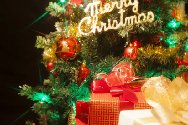 Κλείσιμο Του Χριστουγεννιάτικου Δέντρου Εορταστική Έννοια — Φωτογραφία Αρχείου