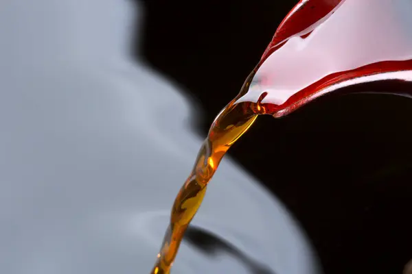 Pouring Tea Cup Closeup — Stock Photo, Image