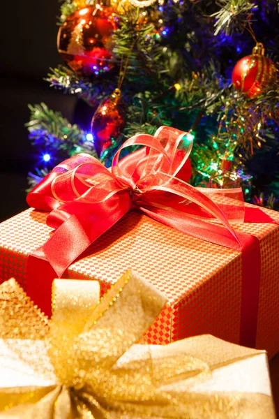 Uma Árvore Natal Com Presentes — Fotografia de Stock
