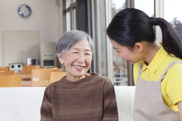 Happy Asian Woman Caregiver Helping Older Asian Woman Home — Stock Photo, Image