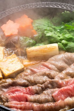 Etli, sebzeli ve soya peynirli yahni.