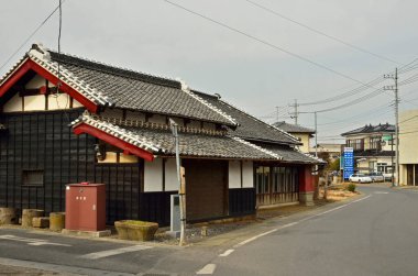 Köydeki geleneksel Japon evleri. 