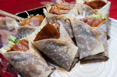 Taze sebzeli gevrek ördek.