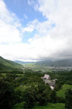 Köyün dağlarında havadan görünümü
