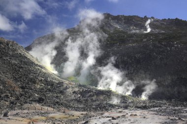 duman bulutları volkanik krater 