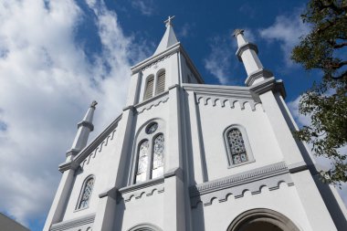 Japonya Nagasaki 'deki Nakamachi Katolik Kilisesi' nin beyaz yüzü.