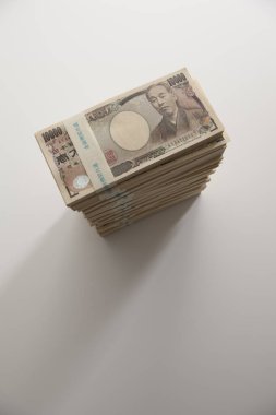 Japon para birimi, Yen banknotları yığını, finansal geçmiş 