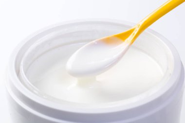 Taze ev yapımı yoğurt. Yakın plan.