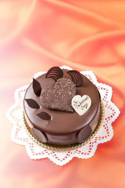 Gâteau Chocolat Avec Une Décoration Forme Coeur Sur Dessus — Photo