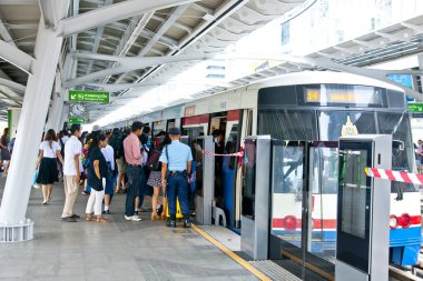 Tayland 'daki halka açık tren istasyonu.