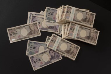 Japon para birimi, Yen banknotları yığını, finansal geçmiş 