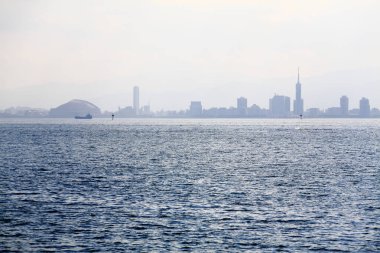 Bulanık deniz manzarası, gündüz manzarası