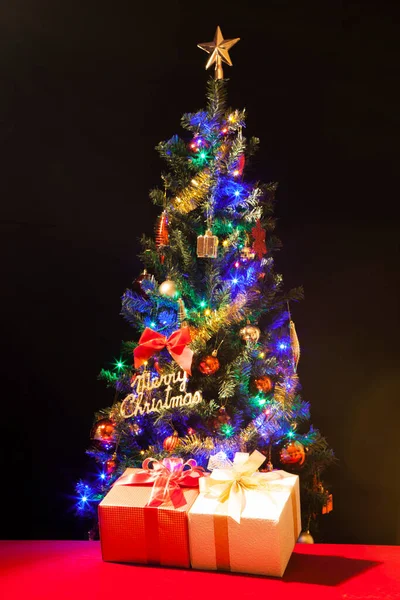 Arbre Noël Avec Des Cadeaux — Photo
