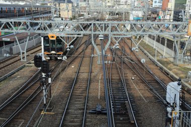 Tren istasyonunun yukarıdan çekimi.