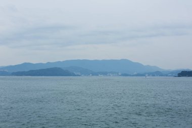 Güzel deniz kıyısı. seyahat arkaplanı