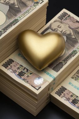 Japon parası, altın kalpli yeni banknotlar.