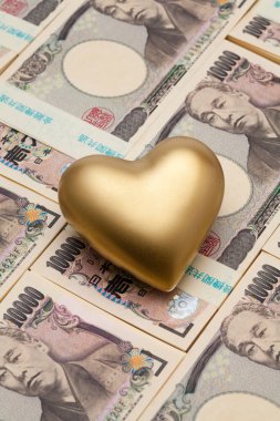 Japon parası, altın kalpli yeni banknotlar.