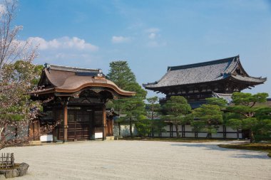 Hokki-ji ya da Hoki-ji, eski adıyla Okamoto-dera ve Ikejiri-dera, Okamoto, Ikaruga, Nara Bölgesi, Japonya 'daki bir Budist tapınağı.